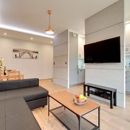 Central Apartment - Free Private Parking グダニスク エクステリア 写真