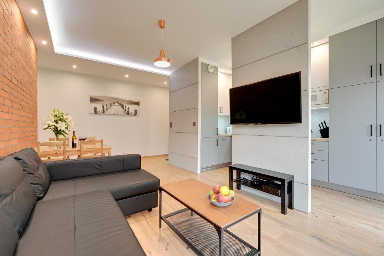 Central Apartment - Free Private Parking グダニスク エクステリア 写真