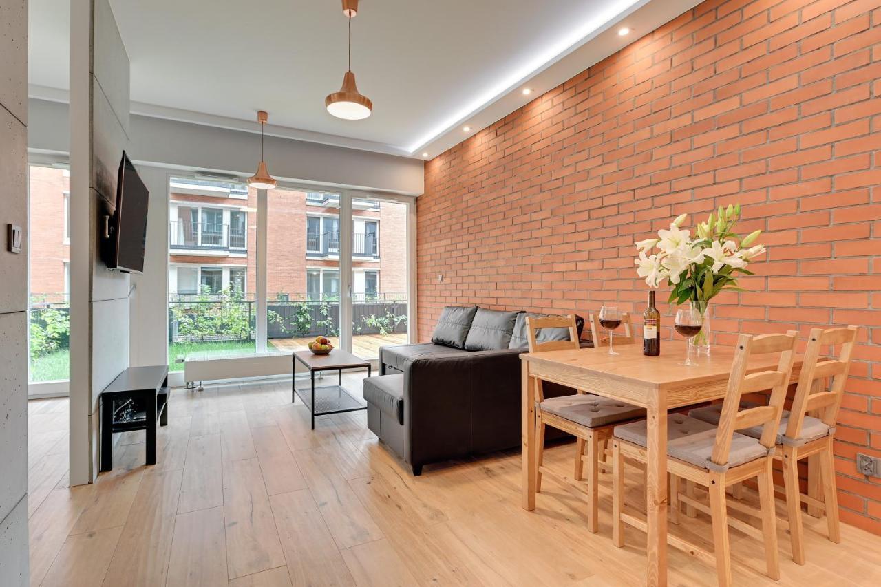 Central Apartment - Free Private Parking グダニスク エクステリア 写真