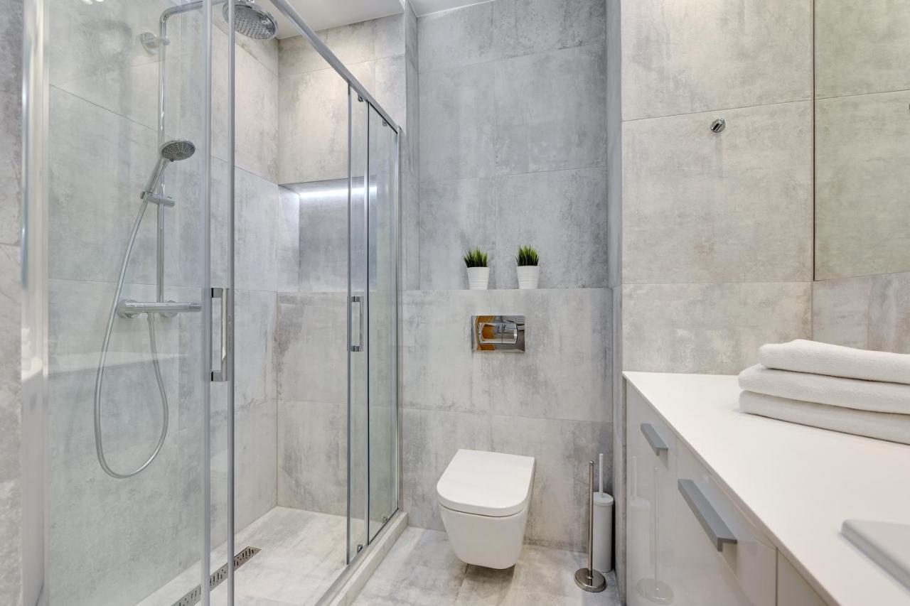 Central Apartment - Free Private Parking グダニスク エクステリア 写真