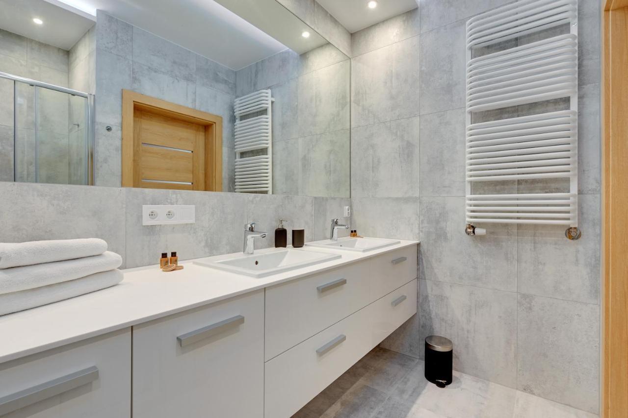 Central Apartment - Free Private Parking グダニスク エクステリア 写真
